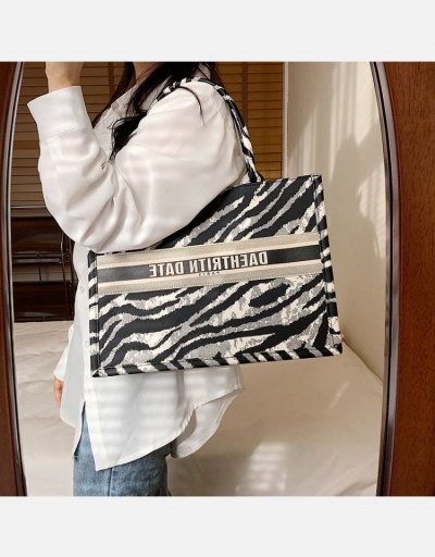 Replica High-Fashion Edge Printed Tote Bag With Zipper #798739 $30.94 USD for Wholesale